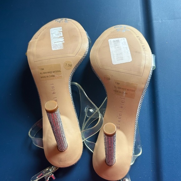 NEW Gianni Bini, Elegant Silver Stiletto Heels - Picture 5 of 8